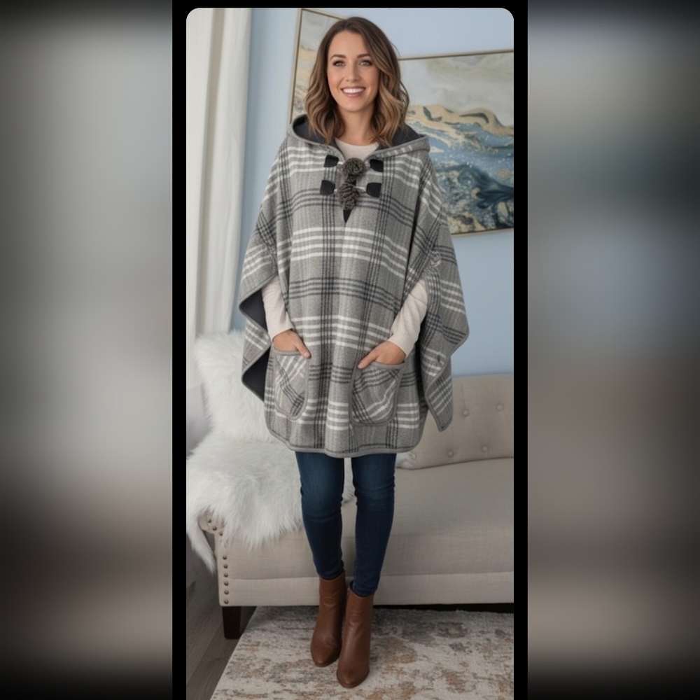 Rachel Roy Cape Poncho Fleece Hood Pockets Woman's Size S/M